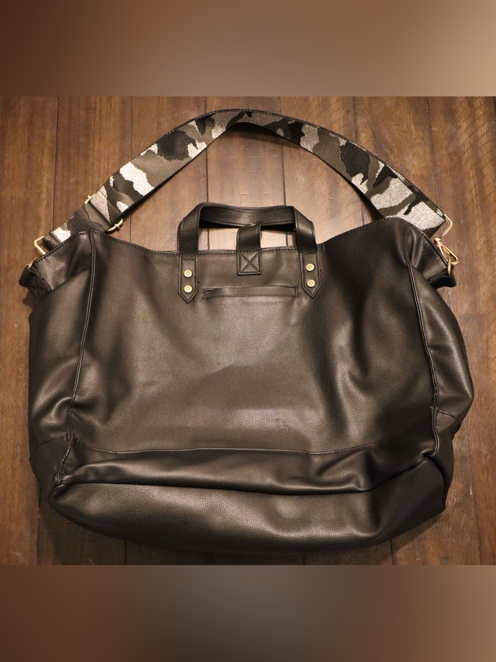 thirty-one Black Duffel Bag with Camouflage Strap